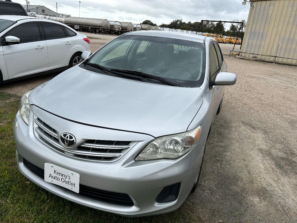 2013 Toyota Corolla LE's photo